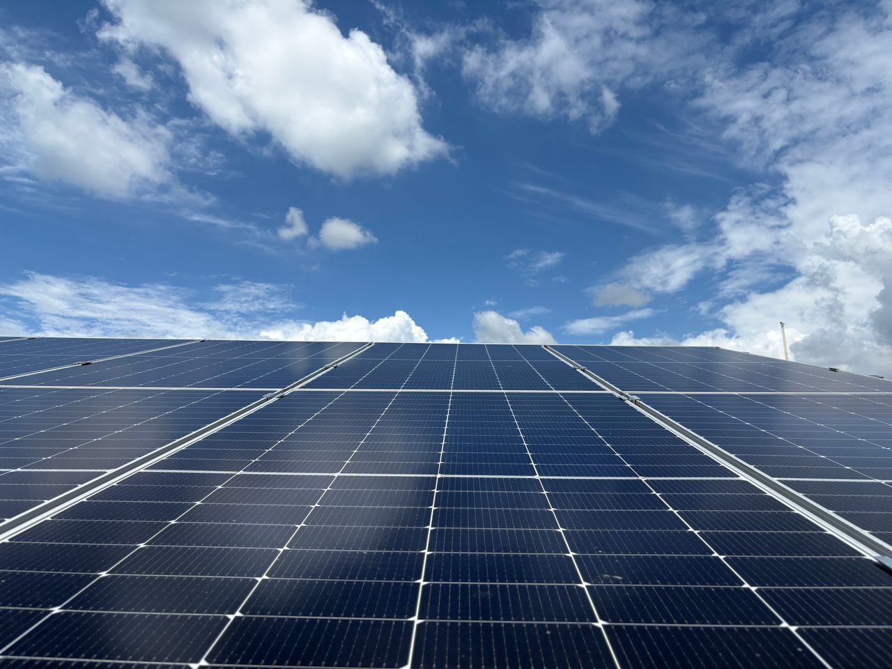 Sistem fotovoltaic pe acoperiș